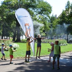 Centrum Plzně osvěžuje mobilní vodní brána