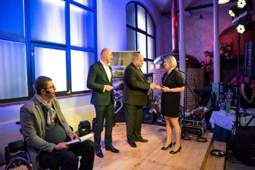 Cenu Srdce nemocnic Plzeňského kraje si převzaly i dva zdravotnické týmy
