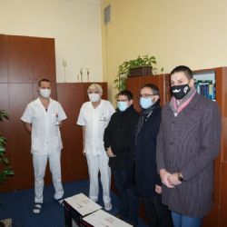 Čističky vzduchu od centrálního obvodu pomohou personálu plicní kliniky
