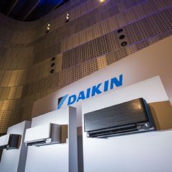 Daikin Plzeň vyplatí zaměstnancům 20 miliónů v prémiích