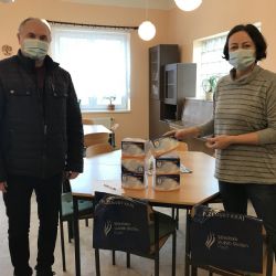 Další školská zařízení v kraji obdrží respirátory z Taiwanu 