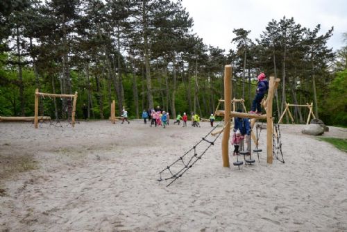 Foto: Dětem slouží dvě nová hřiště v Plzni na Slovanech