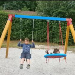 Děti z Ptenína se dočkaly vlastního hřiště
