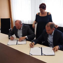 Díky memorandu získají školy zdarma obklady a dlažbu