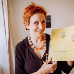 Divadelní léto mění obsazení, dr. Zvonka Burkeho bude hrát žena