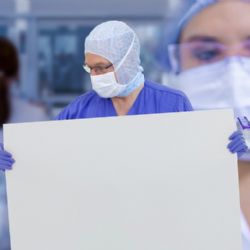 Do FN Plzeň můžete od čtvrtka pouze s respirátorem FFP2