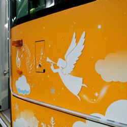 Do plzeňských ulic vyjíždí již podruhé vánoční tramvaj