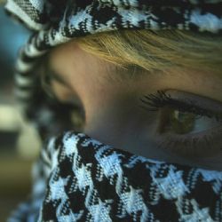 Dobrovolníci začali s výrobou roušek a kraj rozdělil první dodávky ochranných pomůcek