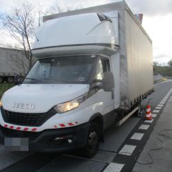 Dodávka Iveco na dálnici u Svojkovic neprošla vážením