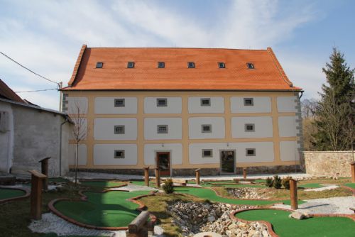 Foto: Držitelé titulu Stavba roku Plzeňského kraje za rok 2016 se představují na výstavě
