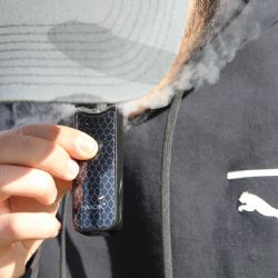 Elektronické cigarety pronikají do škol v kraji