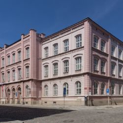 Fakulta pedagogická otevírá studium pro absolventy neučitelských oborů