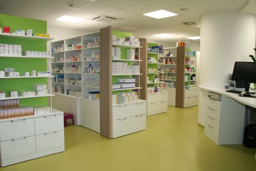 Foto: Fakultní nemocnice v Plzni otevřela zrekonstruovanou lékárnu