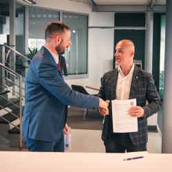 HC Škoda Plzeň a Autocentrum Jan Šmucler podepsaly smlouvu o partnerství 