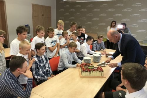 Hejtman ocenil úspěšné mladé hokejbalisty Plzně