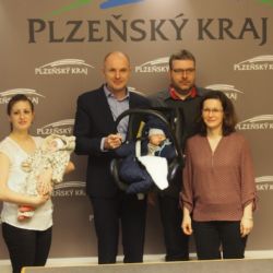 Hejtman přivítal první miminka z kraje narozená v roce 2017