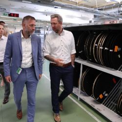 Hejtman zavítal k výrobci kabelů a výrobci recyklovatelných plechovek 