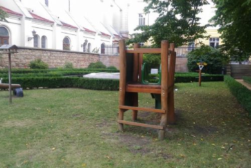 Foto: Herní sestava v Puškinově ulici byla demontována a bude nahrazena novou