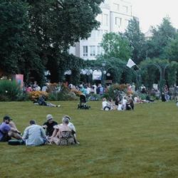 Hudba, jídlo, divadlo. Šafaříkovy sady nabízejí Inspiral Garden