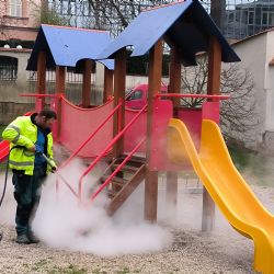 Jarní sezona začíná, Trojka čistí po zimě všechna hřiště