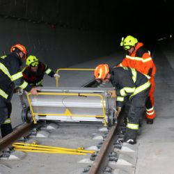 Jednotky IZS se připravují na otevření železničního tunelu u Ejpovic