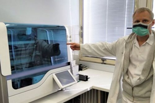 Foto: Klatovská nemocnice spouští provoz laboratoře pro zjištění nákazy koronavirem