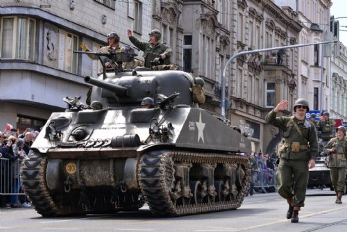 Foto: Klatovskou třídou projede v neděli obří konvoj vojenských vozidel