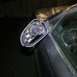 Koloběžkář u Trhanova narazil do auta a poškodil ho 