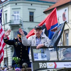 Konvoj svobody zdravily v neděli v Plzni tisíce diváků. Fotogalerie