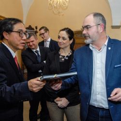 Korejský velvyslanec navštívil radnici, tématem byly Doosan Škoda Power i studentský program