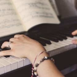 Kraj začíná podporovat vzdělání mladých uměleckých talentů
