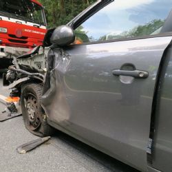 Kýchnutí zavinilo u Babylonu střet vozidel a stotisícovou škodu