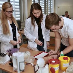 Lékařská fakulta v Plzni otevírá ve středu dveře zájemcům o studium