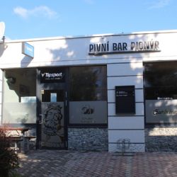 Méně poutačů i světel na hospodách. Prazdroj bojuje proti vizuálnímu smogu