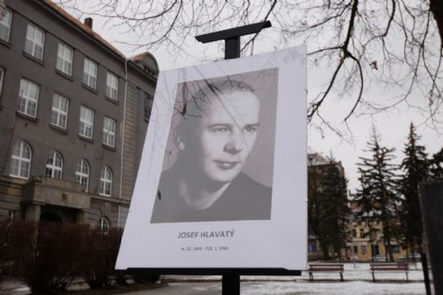Foto: Město uctilo památku Josefa Hlavatého, jenž v Plzni následoval Jana Palacha 