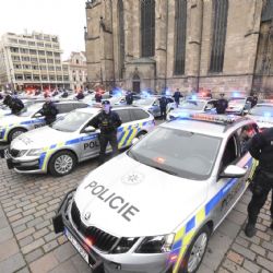 Ministr vnitra a policejní prezident předali nová služební vozidla