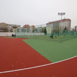 Moderní jídelnu s kuchyní a multifunkční hřiště má Gymnázium L. Pika