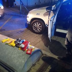 Muž kradl sladkosti, radost chtěl udělat dětem