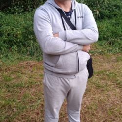 Muž onanoval v aleji Kilometrovka