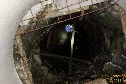 Foto: Myslel, že má ve studni v Ostromči leteckou pumu 