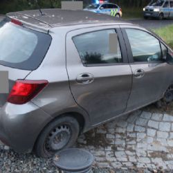 Na červená světla vjel u Boru na přejezd a boural. Opilý a s drogami 