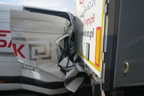 Foto: Na D5 u Nýřan zemřel řidič dodávky po střetu s kamionem