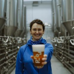 Na MDŽ v Plzni uvaří pivo v růžových botách