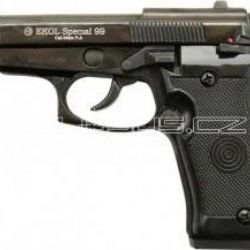 Na nábřeží v centru Plzně střílel muž plynovou pistolí