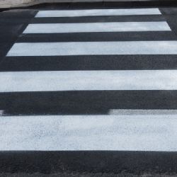Na přechodu v Domažlicích srazila řidička-seniorka ženu