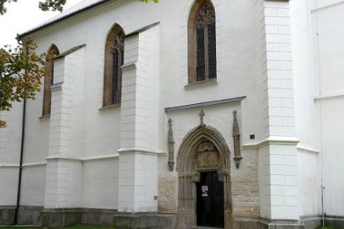 Foto: Na restaurování a opravy přispěje Plzeň přes tři miliony, dočká se kostel i poliklinika