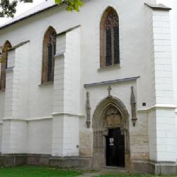 Na restaurování a opravy přispěje Plzeň přes tři miliony, dočká se kostel i poliklinika