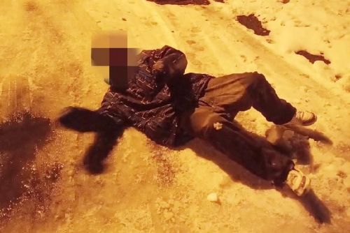 Foto: Na Slovanech ležel zdrogovaný muž a potřeboval pomoc