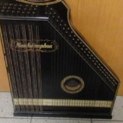 Na Slovanech se našel hudební nástroj, hledá se majitel