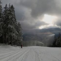 Na Špičáku se stále lyžuje na hlavní sjezdovce
